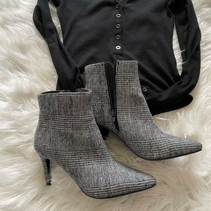 Cityclassified Black and Gray Heeled Boots
